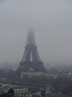 Tour Eiffel dans le brouillard, 2013