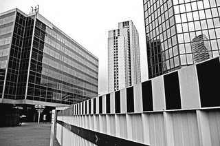 Tours quartier de la Défense, Noir et blanc